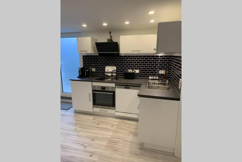 Modern Renovated Apartment Suited For Business Consultants - In Close Distance To Dt, Dhl And Un Campus - Reserved Parking Bonn Buitenkant foto